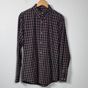 Mizzen+Main Navy and Red Plaid Button-Down Shirt